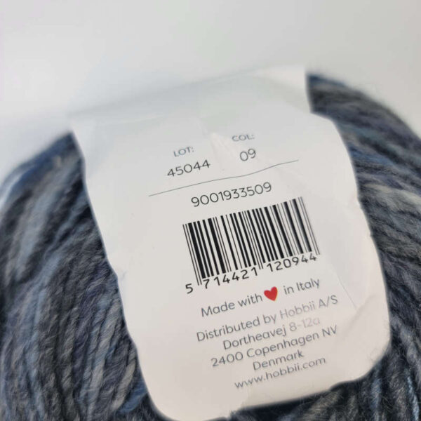 Image of Hobbii Winter Glow in 9 Grey Charcoal White Blue