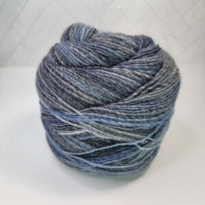 Hobbii Winter Glow in 9 Grey Charcoal White Blue - Image 3