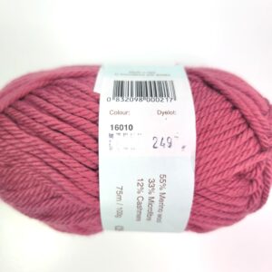 Debbie Bliss Cashmerino Superchunky in 16010 Rose - Image 2