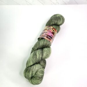 JulieSpins Silky 435 in Pesto