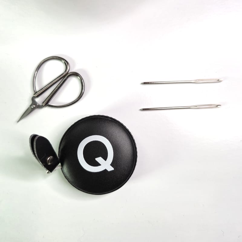 Della Q Makers Hat Box in Maroon - Image 7