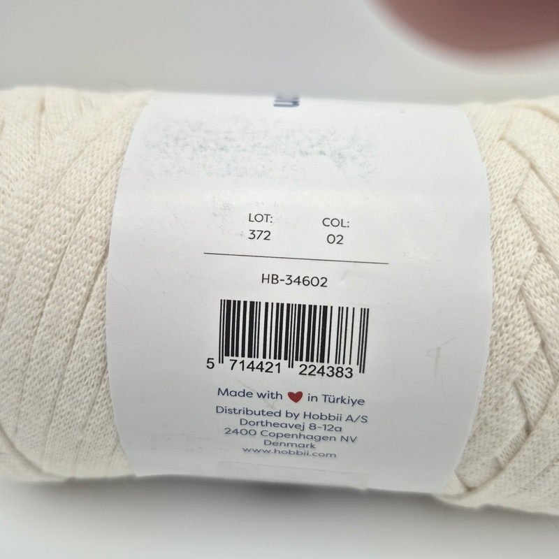 Hobbii Daily Stitch Recycled Ribbon in 02 White | Used Yarn